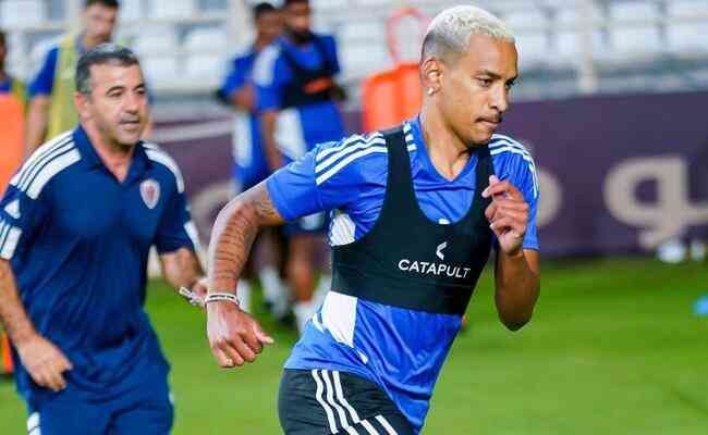 cruzeiro-negocia-com-matheus-pereira,-meia-ex-premier-league
