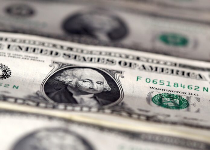 dolar-opera-em-alta,-com-novos-dados-no-radar-e-cautela-com-tarifas-de-trump;-ibovespa-sobe