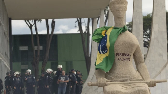 mulher-que-pichou-“perdeu,-mane”-pede-perdao-em-depoimento-ao-stf