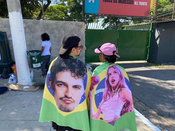 fas-de-jao-e-olivia-rodrigo-passam-a-madrugada-no-autodromo-para-‘pegar-grade’ no lollapalooza fas-de-jao-e-olivia-rodrigo-passam-a-madrugada-no-autodromo-para-‘pegar-grade’ no lollapalooza