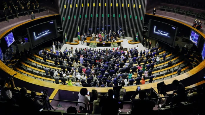 camara-cita-“convulsao”-e-pede-que-stf-adie-7-perdas-de-mandato