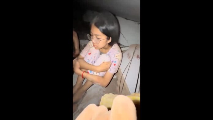 terremoto-em-mianmar:-familia-presa-em-escombros-apos-terremoto-pede-socorro-em-video terremoto-em-mianmar:-familia-presa-em-escombros-apos-terremoto-pede-socorro-em-video
