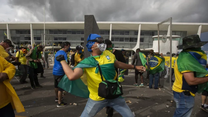 cinco-foragidos-do-8/1-estao-prestes-a-ter-sua-extradicao-julgada-na-argentina