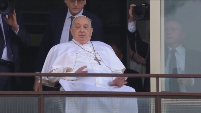 papa-francisco-esta-melhor-e-vaticano-sugere-possibilidade-de-aparicao-publica-no-domingo-(6) papa-francisco-esta-melhor-e-vaticano-sugere-possibilidade-de-aparicao-publica-no-domingo-(6)
