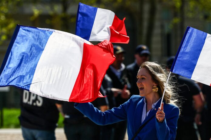 condenacao-de-le-pen-gera-protestos-a-favor-e-contra-a-justica-na-franca condenacao-de-le-pen-gera-protestos-a-favor-e-contra-a-justica-na-franca