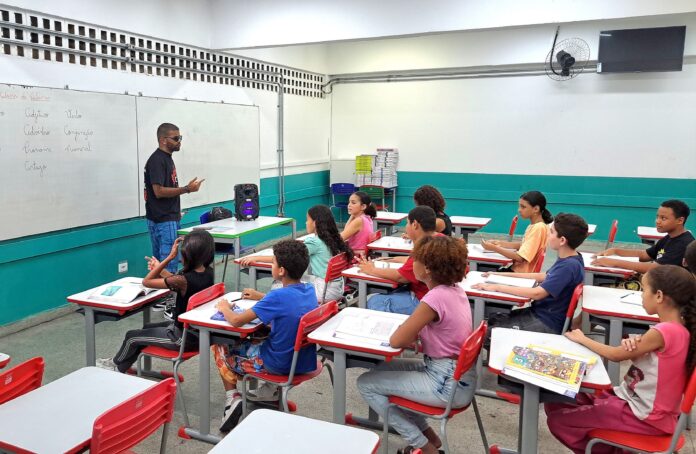 professor-usa-funk-para-ensinar-gramatica-para-alunos;-ouca-a-musica-e-teste-seus-conhecimentos professor-usa-funk-para-ensinar-gramatica-para-alunos;-ouca-a-musica-e-teste-seus-conhecimentos