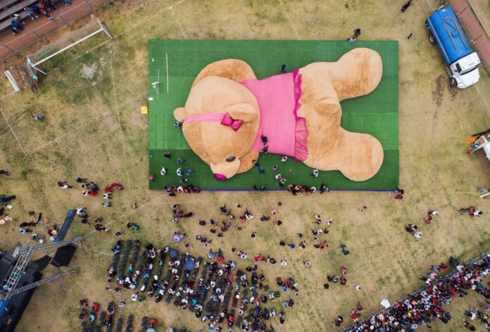 mexico-bate-recorde-mundial-com-urso-de-pelucia-de-20-metros mexico-bate-recorde-mundial-com-urso-de-pelucia-de-20-metros