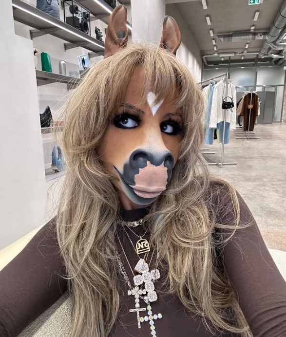 dj-alema-se-define-como-‘metade-cavalo,-metade-humana’-e-diz-que-ja-e-famosa-‘no-reino-animal’ dj-alema-se-define-como-‘metade-cavalo,-metade-humana’-e-diz-que-ja-e-famosa-‘no-reino-animal’