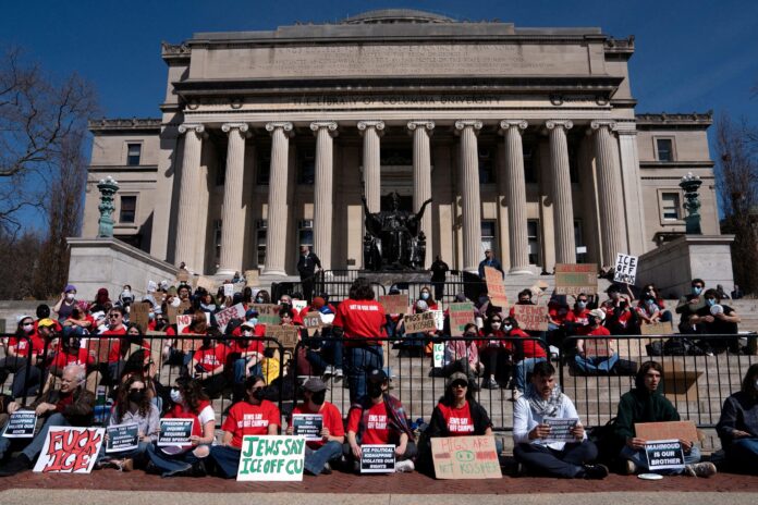 por-que-trump-trava-‘batalha’-contra-harvard-e-outras-universidades-de-prestigio-dos-eua por-que-trump-trava-‘batalha’-contra-harvard-e-outras-universidades-de-prestigio-dos-eua