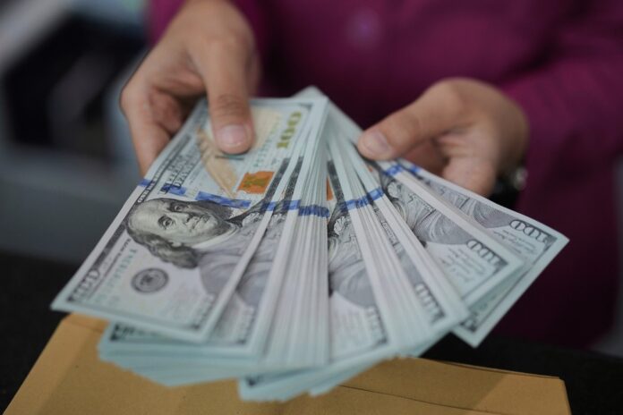 dolar-recua,-de-olho-em-guerra-comercial-e-a-espera-de-novas-falas-de-powell;-ibovespa-cai