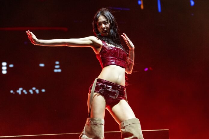 lisa-e-jennie,-do-blackpink,-levam-shows-solo-ao-coachella-e-comprovam-forca-do-k-pop lisa-e-jennie,-do-blackpink,-levam-shows-solo-ao-coachella-e-comprovam-forca-do-k-pop