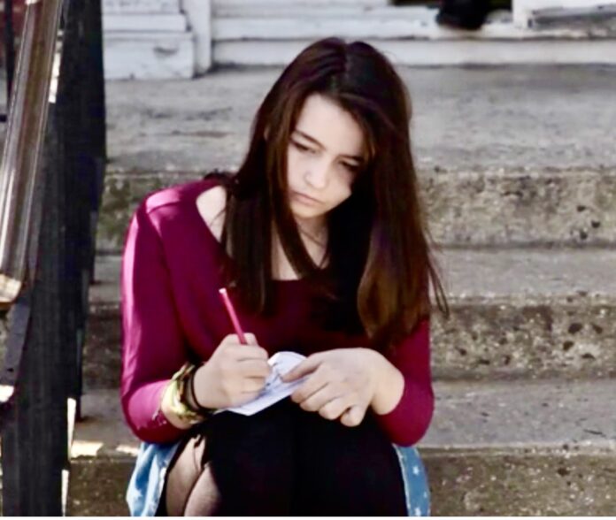 sophie-nyweide,-atriz-de-‘noe’,-morre-aos-24-anos