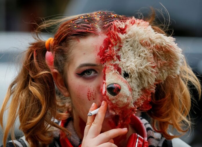 ucrania-faz-parada-zumbi ucrania-faz-parada-zumbi