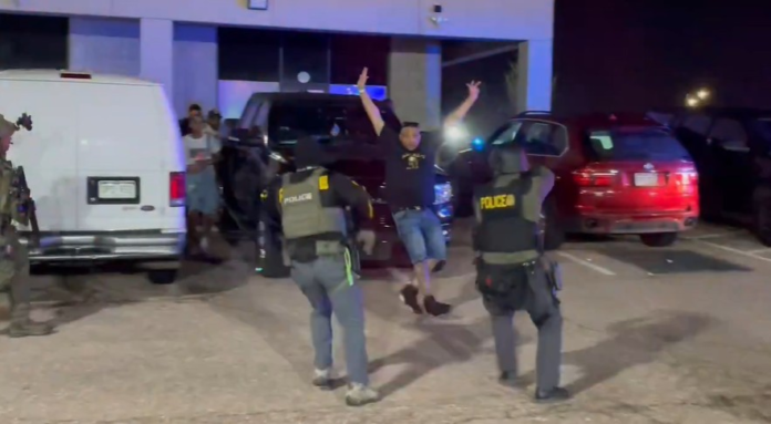 mais-de-100-imigrantes-sao-presos-em-boate-nos-eua