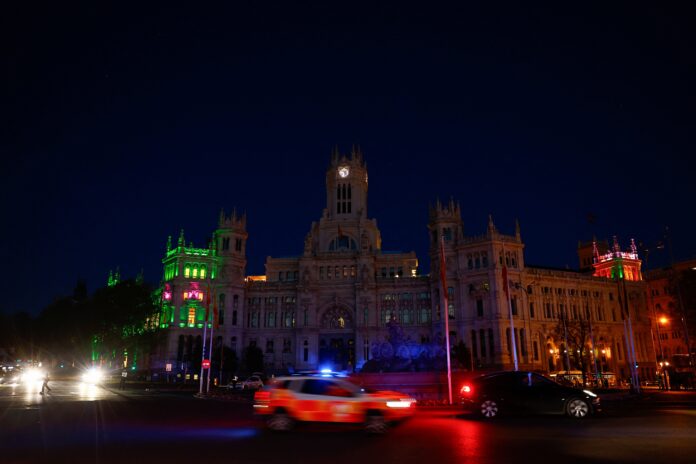 energia-comeca-a-voltar-depois-de-apagao-na-espanha-e-em-portugal;-moradores-comemoram energia-comeca-a-voltar-depois-de-apagao-na-espanha-e-em-portugal;-moradores-comemoram