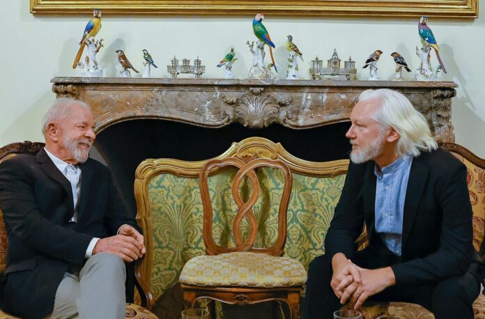 lula-se-reune-em-roma-com-julian-assange,-do-wikileaks lula-se-reune-em-roma-com-julian-assange,-do-wikileaks