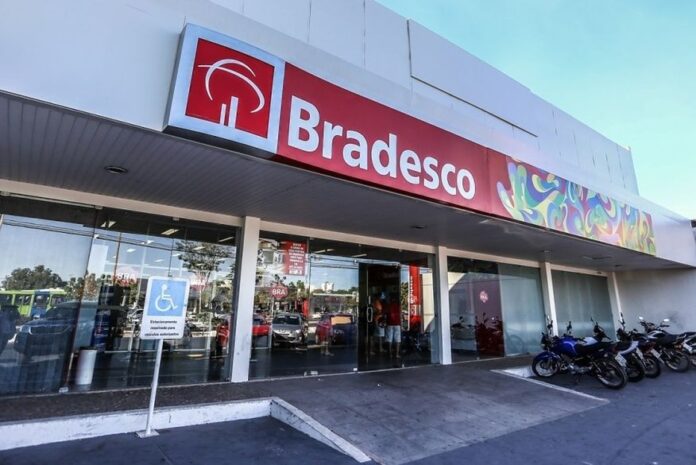 dia-do-trabalho:-bancos-abrem-no-feriado?-e-os-correios?-veja-o-que-vai-funcionar-no-1o-de-maio dia-do-trabalho:-bancos-abrem-no-feriado?-e-os-correios?-veja-o-que-vai-funcionar-no-1o-de-maio