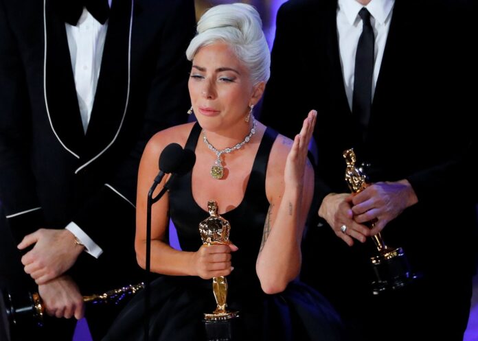 a-filosofia-de-lady-gaga:-critica-ao-etarismo,-apoio-a-comunidade-lgbt+-e-mensagens-motivacionais a-filosofia-de-lady-gaga:-critica-ao-etarismo,-apoio-a-comunidade-lgbt+-e-mensagens-motivacionais