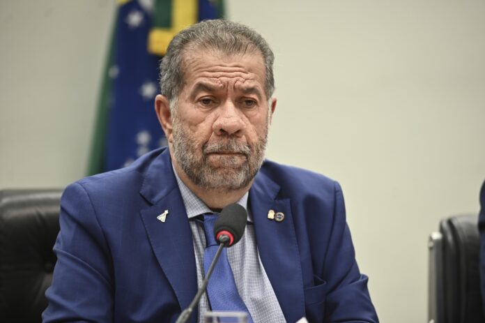 lupi-ja-entrou-em-reuniao-com-lula-sabendo-que-deixaria-o-ministerio;-tom-da-conversa-foi-cordial