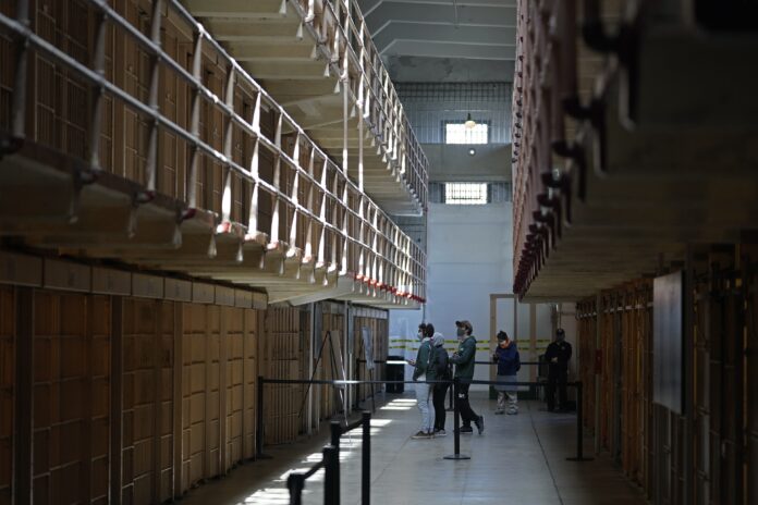 trump-diz-que-vai-reabrir-prisao-de-alcatraz,-fechada-ha-mais-de-60-anos trump-diz-que-vai-reabrir-prisao-de-alcatraz,-fechada-ha-mais-de-60-anos