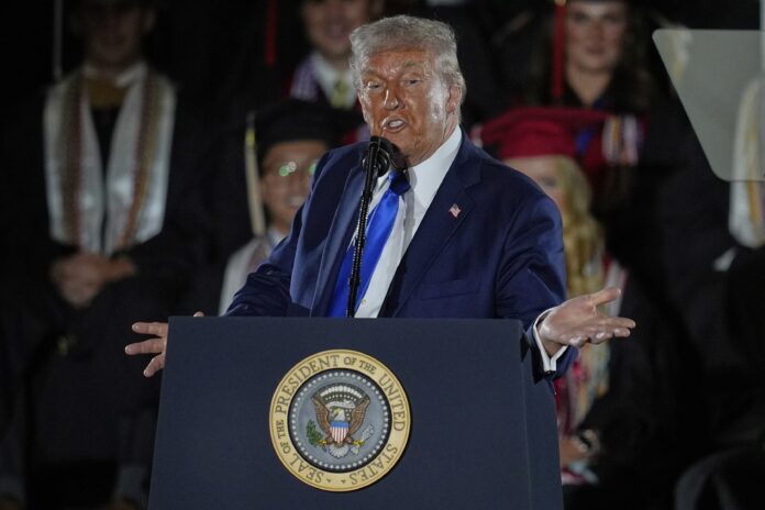 trump-diz-que-‘nao-sabe-se-deve-respeitar’-a-constituicao-dos-eua trump-diz-que-‘nao-sabe-se-deve-respeitar’-a-constituicao-dos-eua