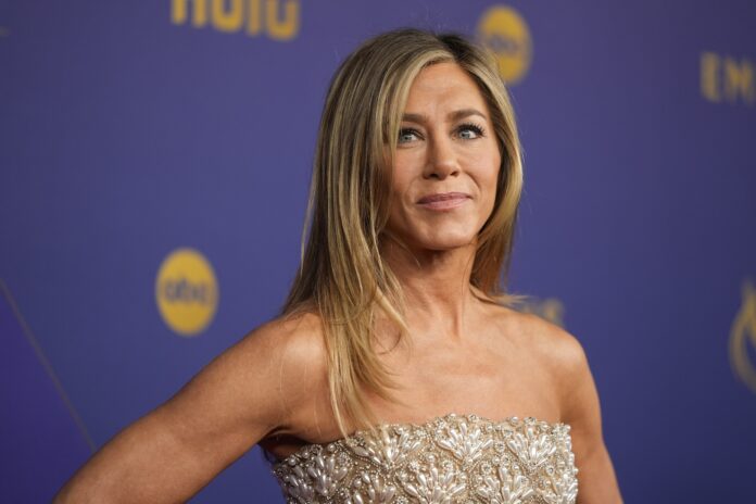 homem-e-acusado-de-perseguicao-e-vandalismo-apos-bater-carro-na-casa-de-jennifer-aniston homem-e-acusado-de-perseguicao-e-vandalismo-apos-bater-carro-na-casa-de-jennifer-aniston