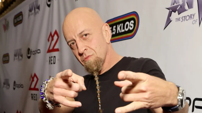 shavo-odadjian,-baixista-do-system-of-a-down,-diz-se-sentir-‘livre’-em-nova-banda