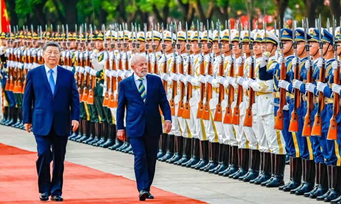 ‘brasil-tem-bencao-e-maldicao-ao-mesmo-tempo’,-diz-professor-sobre-relacao-do-pais-com-a-china