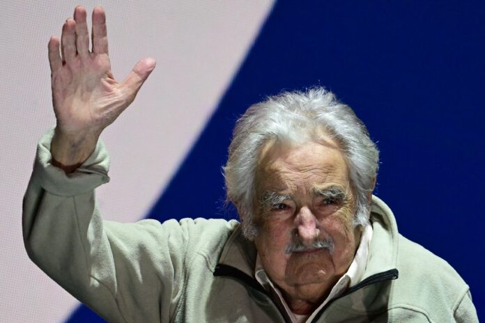ultimo-dia-de-despedidas-a-mujica-tera-presenca-de-lula-e-sepultamento-simples