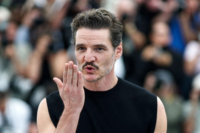 pedro-pascal-critica-clima-de-‘medo’-por-politicas-de-imigracao-de-trump:-‘nao-deixe-que-eles-vencam’ pedro-pascal-critica-clima-de-‘medo’-por-politicas-de-imigracao-de-trump:-‘nao-deixe-que-eles-vencam’