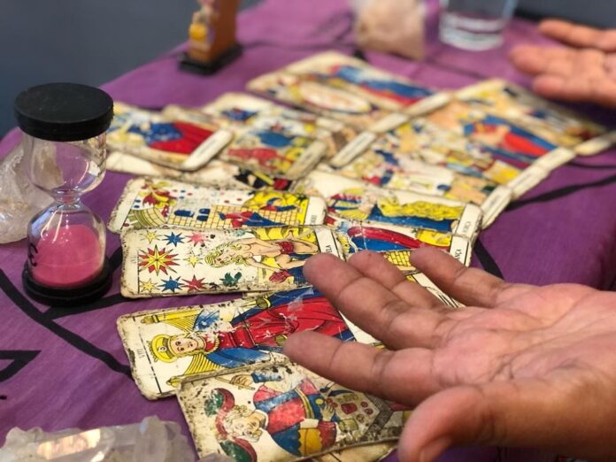 tres-em-cada-10-norte-americanos-consultam-astrologia,-taro-ou-videntes,-aponta-pesquisa tres-em-cada-10-norte-americanos-consultam-astrologia,-taro-ou-videntes,-aponta-pesquisa