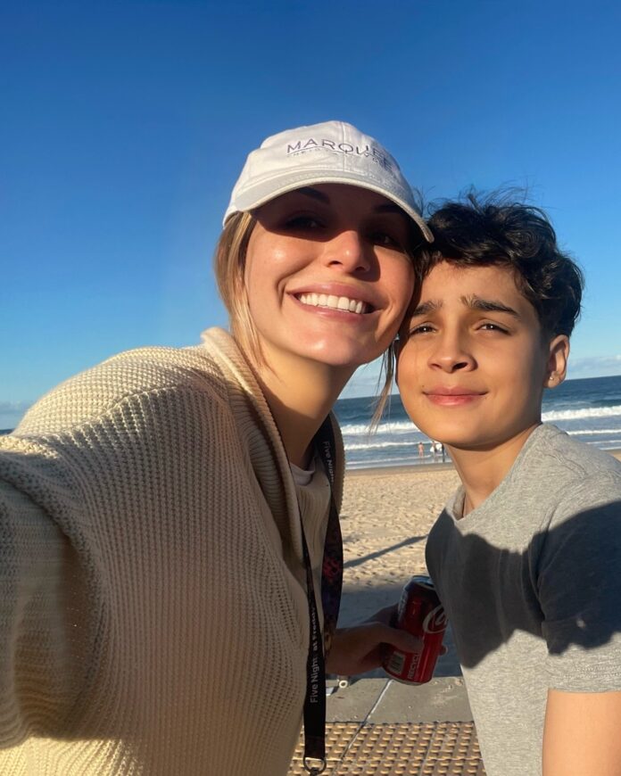 clare-mccan:-entenda-caso-da-atriz-que-quer-congelar-corpo-do-filho-de-13-anos