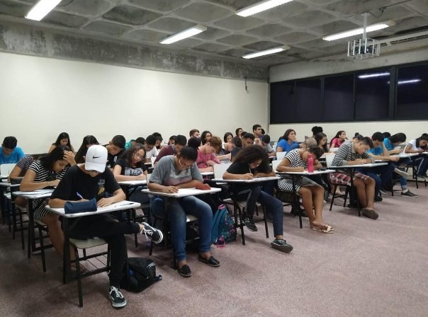 alunos-de-cursinhos-populares-receberao-r$-200-por-mes,-diz-mec;-veja-quem-pode-participar alunos-de-cursinhos-populares-receberao-r$-200-por-mes,-diz-mec;-veja-quem-pode-participar