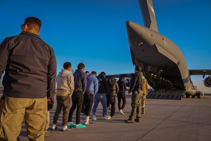 suprema-corte-dos-eua-autoriza-trump-a-retirar-visto-de-mais-de-500-mil-imigrantes suprema-corte-dos-eua-autoriza-trump-a-retirar-visto-de-mais-de-500-mil-imigrantes