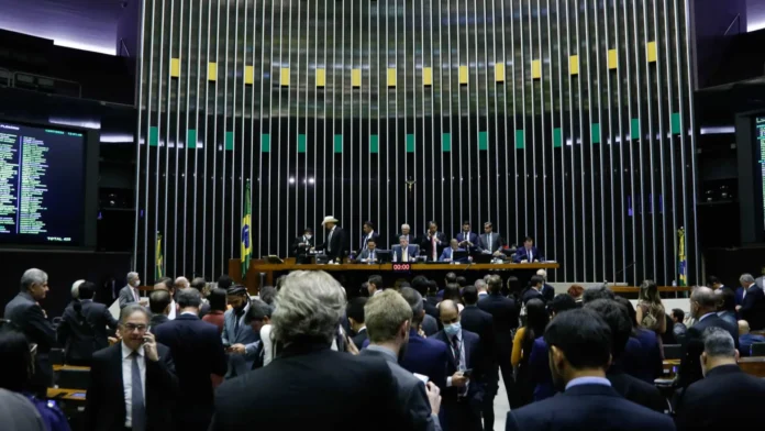camara-aprova-urgencia-de-projeto-que-acaba-com-descontos-associativos-no-inss