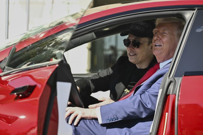 apos-briga-com-musk,-trump-diz-que-vai-‘se-livrar’-do-tesla-que-comprou apos-briga-com-musk,-trump-diz-que-vai-‘se-livrar’-do-tesla-que-comprou