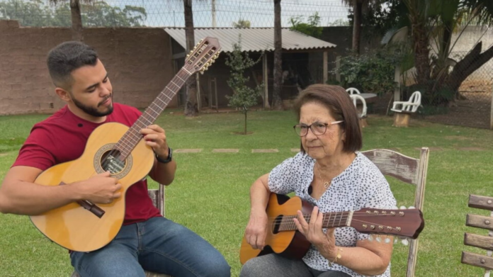 som-da-viola-encanta-fas-de-diferentes-geracoes som-da-viola-encanta-fas-de-diferentes-geracoes