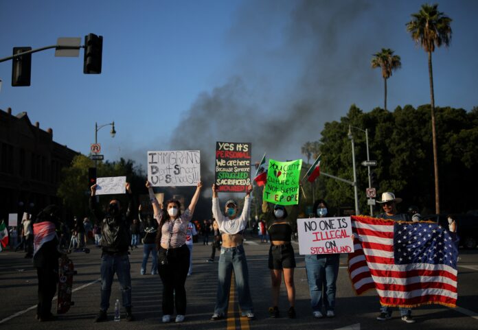 protestos-‘sairam-de-controle’,-diz-chefe-da-policia-de-los-angeles;-acompanhe protestos-‘sairam-de-controle’,-diz-chefe-da-policia-de-los-angeles;-acompanhe
