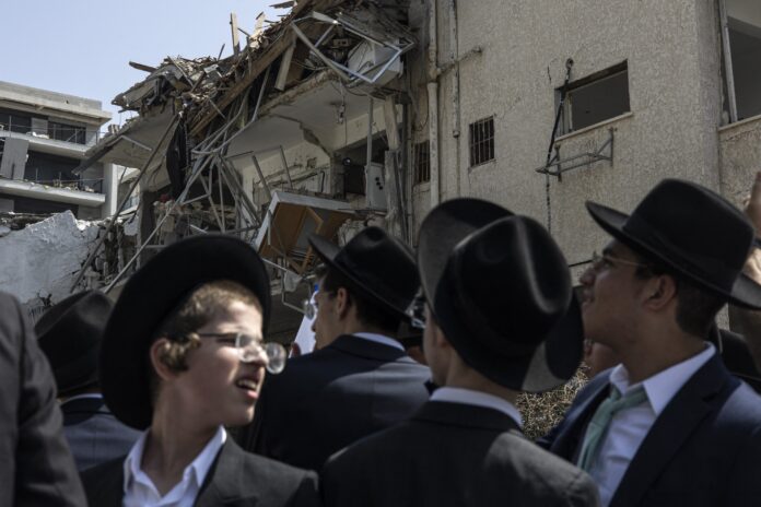 imagens-mostram-destruicao-causada-por-ataques-entre-israel-e-ira imagens-mostram-destruicao-causada-por-ataques-entre-israel-e-ira