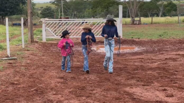 tres-irmas-sonham-com-o-sucesso-nas-provas-de-3-tambores tres-irmas-sonham-com-o-sucesso-nas-provas-de-3-tambores