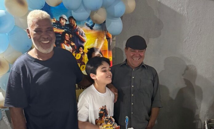garoto-faz-festa-de-aniversario-com-tema-‘pablo-e-luisao’-e-ganha-surpresa garoto-faz-festa-de-aniversario-com-tema-‘pablo-e-luisao’-e-ganha-surpresa