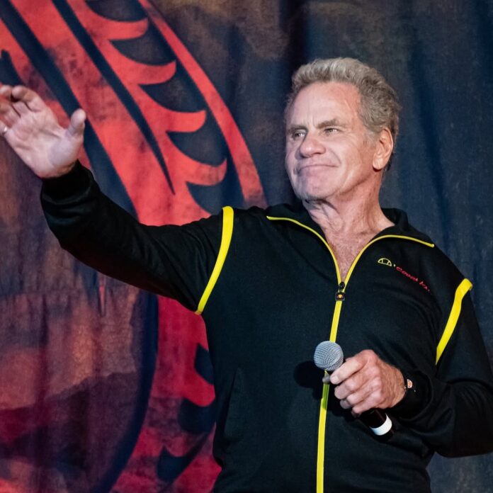 martin-kove,-de-‘karate-kid’,-e-expulso-de-evento-apos-morder-atriz,-diz-site