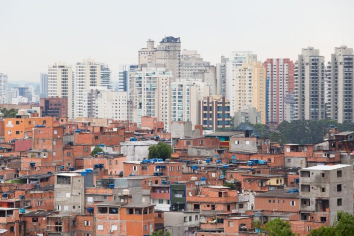fortuna-do-1%-mais-rico-poderia-acabar-com-a-pobreza-22-vezes,-aponta-estudo fortuna-do-1%-mais-rico-poderia-acabar-com-a-pobreza-22-vezes,-aponta-estudo