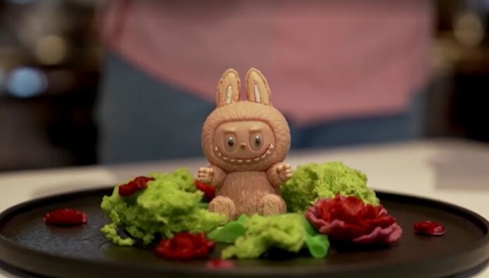 labubu-de-chocolate-e-mousse-de-frutas-vira-‘hit’-em-restaurante-russo;-veja-o-video