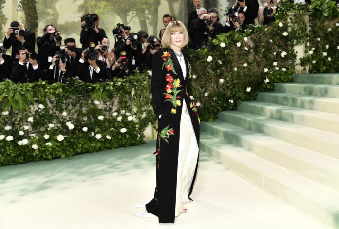 anna-wintour-deixa-cargo-de-editora-chefe-da-vogue-apos-37-anos,-diz-revista