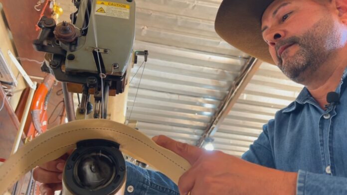 artesaos-produzem-pecas-que-valorizam-estilo-sertanejo