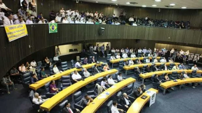 vereadores-aprovam-orcamento-de-r$-128,9-bilhoes-para-2026-em-sp