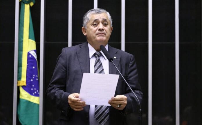 governo-nao-quer-‘peitar’-o-congresso,-diz-lider-sobre-acao-no-stf-para-retomar-elevacao-do-iof
