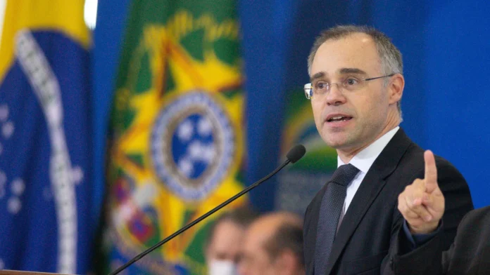 andre-mendonca-diz-que-stf-deve-repensar-seu-papel-atual-de-processar-e-julgar-crimes