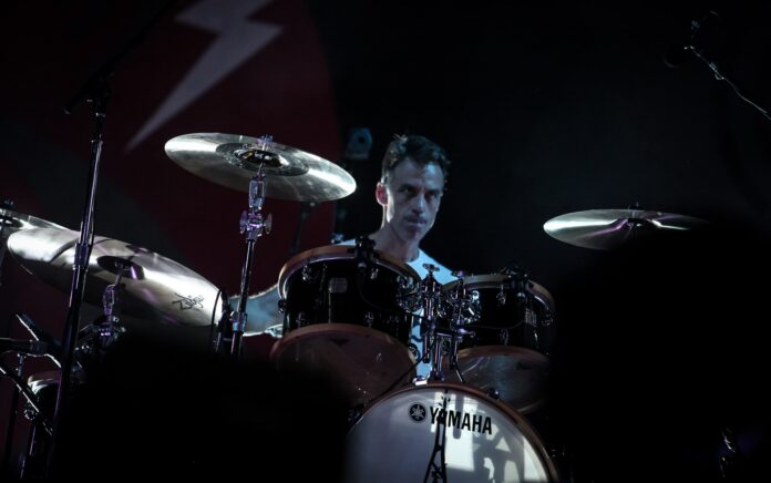 baterista-do-pearl-jam-deixa-a-banda-apos-27-anos:-‘foi-uma-jornada-incrivel’ baterista-do-pearl-jam-deixa-a-banda-apos-27-anos:-‘foi-uma-jornada-incrivel’